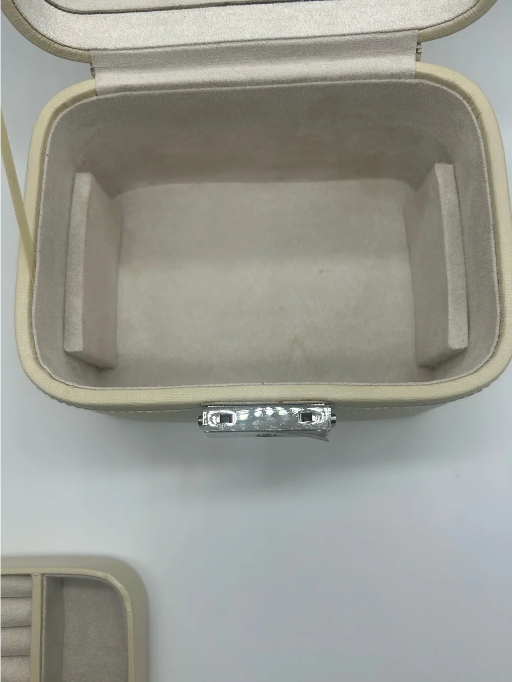 Pottery Barn Cream Travel Jewelry Box Carrying‎ Handle key lock